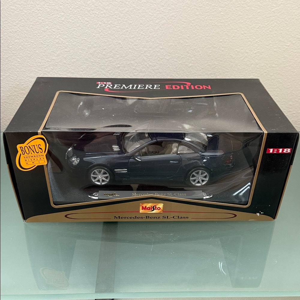 Maisto Mercedes-Benz SL-Class Model Car - Dark Blue